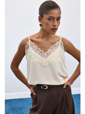Sateen Dantel Detaylı Askılı Bluz - Bej