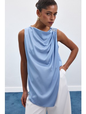 Sateen Aksesuar Detaylı Kolsuz Bluz - Bebe Mavi