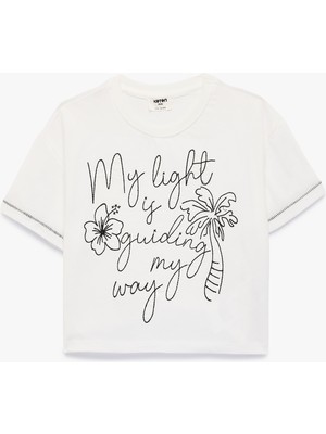 Koton Pamuklu Kısa Kollu Bisiklet Yaka Nakışlı Tişört