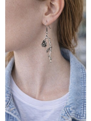 Herşey Nota Black Rose Branch – Gül Detaylı Eskitme Gümüş Renk Sallantılı Küpe