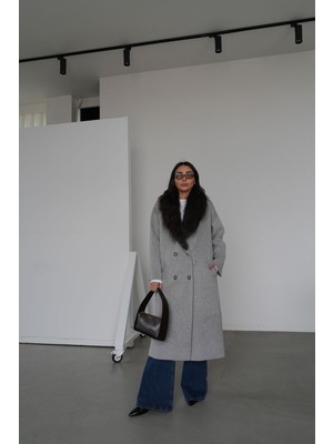 Özge Özgenç Yakası Kürklü Uzun Kaşe Kaban