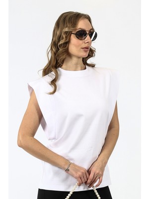 By Özlem Yazan Omuz Detaylı Bol Kesim Kısa Kadın Tişört