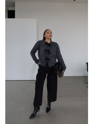 Özge Özgenç Pileli Tok Doku Premium Pantolon