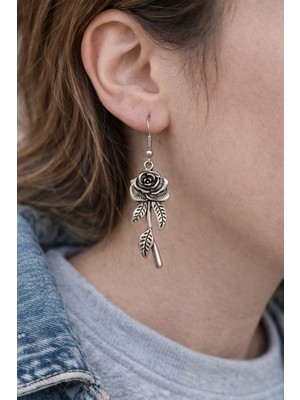 Herşey Nota Vintage Rose Leaf – Gül & Yaprak Figürlü Eskitme Gümüş Renk Sallantılı Küpe