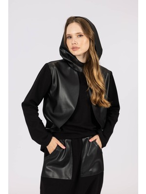 By Özlem Yazan Deri Detaylı Kapüşonlu Sweatshirt