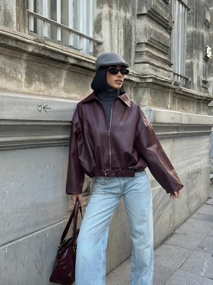 Meecy Kadın Oversize Bomber Deri Ceket Bordo Renkli Rahat Kalıp ve Fermuarlı Yaka Özelliği