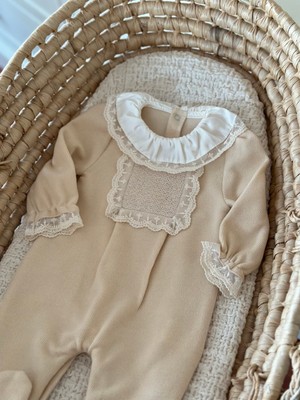 Florije Baby Dantelli Kız Bebek Tulum – Pudra & Somon