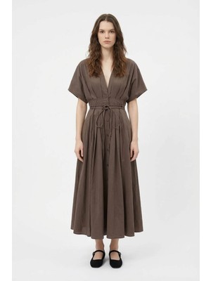 Quzu Beli Bağcıklı V Yaka Kahverengi Kadın Elbise ELB01418