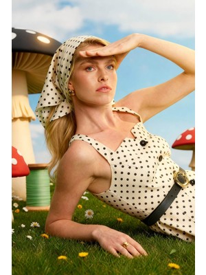 Quzu Puantiyeli Kemerli Kare Yaka Krem Kadın Bluz BLZ01382