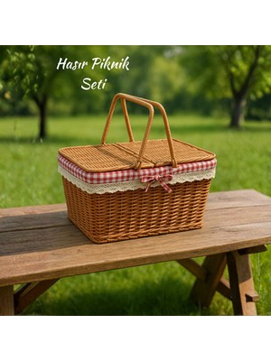 Welcomein Kapaklı Hasır Piknik Sepeti – Dantelli, Kırmızı Kareli Kumaşlı, Şık ve Doğal Tasarım 39 cm