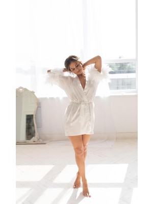 Juwana Kadın Beyaz kisa Saten Gelin Sabahlığı –kimono Tüy Detaylı