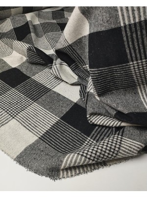 Kumaş Parça Siyah Ekru Renklerde Ekoseli Örme (En 150 cm x Boy 295 Cm)