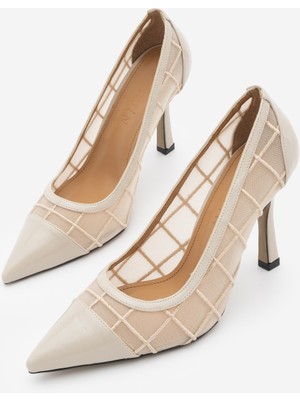 Marjin Kadın Stiletto Sivri Burun Ince Topuk Fileli Topuklu Ayakkabı Zirva Bej