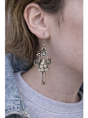 Herşey Nota Happy Doll Charm – Figürlü Gümüş Renk Unisex Sallantılı Küpe
