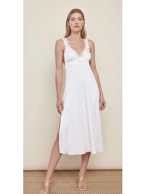 Biçomi Bicomi Dantelli ve Dekolteli Yırtmaçlı Gecelik