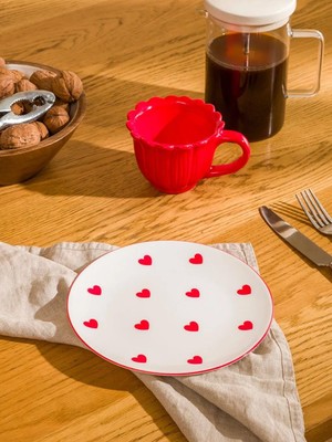 LC Waikiki Kırmızı Kalp Baskılı Porselen Tabak 20 cm  (S6)