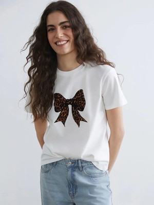 LC Waikiki Bisiklet Yaka Fiyonk Baskılı Kadın Tişört  (S6)