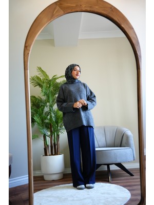 Gamze Özkurt Bol Paça Kumaş Pantolon