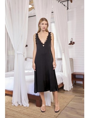 Lyyn Arias Closet Göğüs ve Sırt Dekolteli Dantelli Saten Gecelik