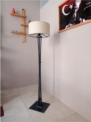 PremiumPort Şık ve Doğal Ahşap Lambader ile Sıcak Aydınlatma Atmosferi