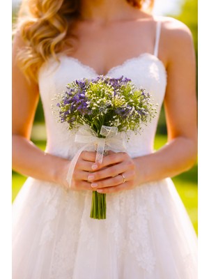 Madame Nazar Üstün Kalite Gerçekçi Cipso Yapay Çiçek Gelin Eli Buketi – 1 Buket - 30CM (Mor) Solmaz