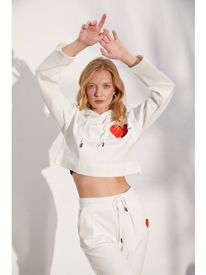 Kadın Crop Boy Uzun Kollu Logolu Yuvarlak Yakalı Ekru Sweatshirt NAAR81313-EKRU