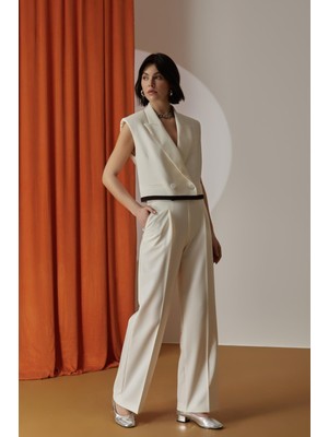 Kadın Kolsuz Düğme Kapama Geniş Kesim Ekru Ceket NAAR12609-EKRU