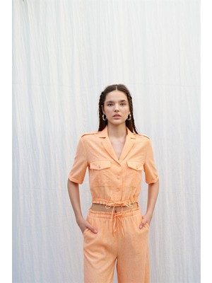 Kadın Kısa Kol Gömlek Yaka Altı Büzgülü Somon Gömlek NAAR81380-SOMON