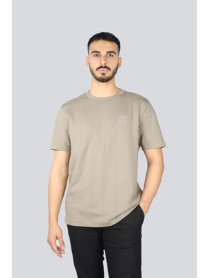 Boss Erkek Rahat Kesim Çizgi Detaylı Yuvarlak Yaka Kısa Kollu Bej T-Shirt 50531013-334