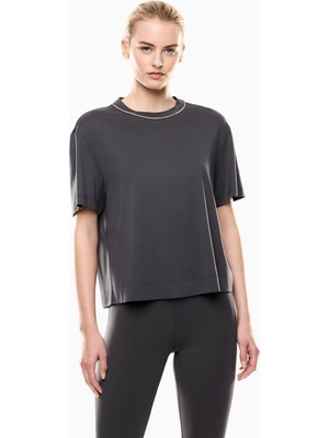 EA7 Kadın Kısa Kol Yuvarlak Yaka Çizgili Standart Boy Siyah T-Shirt 7W000442 AF13919-U8117