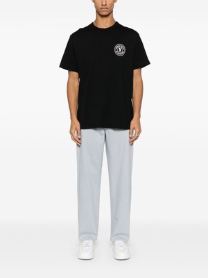 Erkek Bisiklet Yaka Kısa Kol Versace Yazı ve Desenli Siyah T-Shirt 78GAHE07CJ00E-899