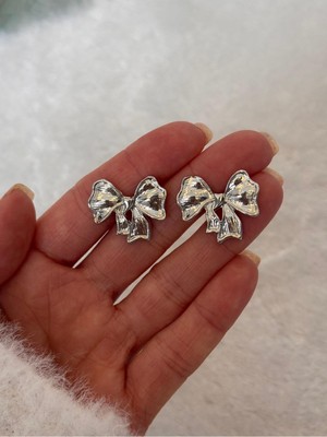 Miliva Gümüş Renk Küpe - Kurdele Fiyonk Küpe