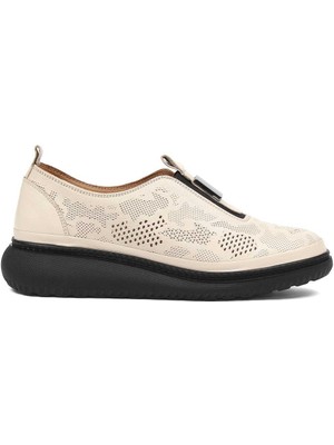 Celal Gültekin Kadın Bej Lastikli Deri Ayakkabı