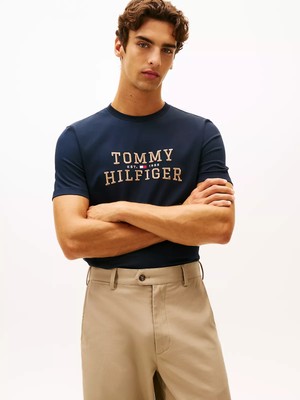 Tommy Hilfiger Erkek Normal Kalıp Logo Kabartmalı Yuvarlak Yakalı Pamuklu Kısa Kollu Lacivert T-Shirt MW0MW42803-DW5