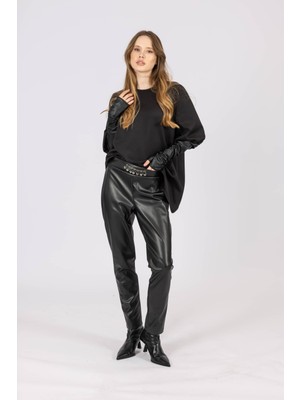 By Özlem Yazan Modern Kesim Zincir Detaylı Deri Pantolon