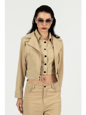 By Özlem Yazan Fermuarlı Fit Kesim Çıtçıt Detaylı Crop Kadın Ceket