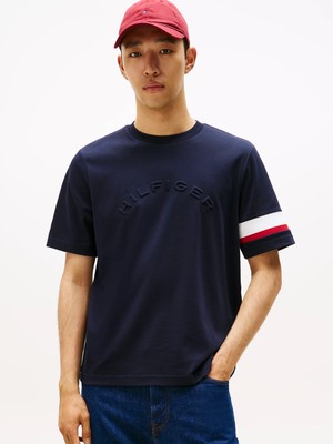 Tommy Hilfiger Erkek Normal Kalıp Logo Kabartma Desenli Interlok Örgü Kumaş Kısa Kollu Lacivert T-Shirt MW0MW40018-DW5