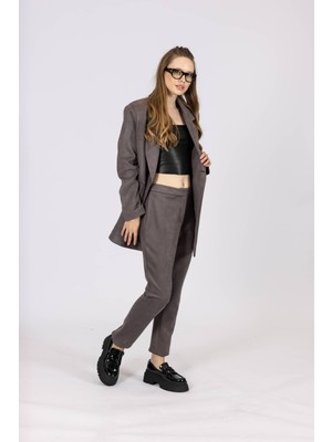 By Özlem Yazan  Nubuk Kumaş Havuç Kesim Kadın Pantolon