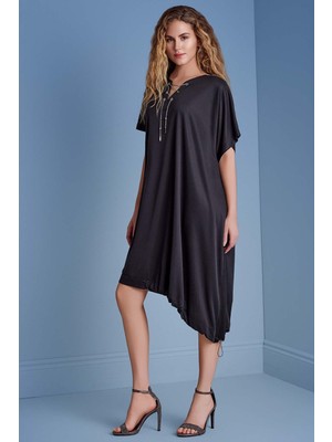 Guitar Kadın Oversize Yakası Ip Bağlamalı Kısa Kollu Beli Lastik Bağlamalı Kısa Siyah Elbise 25081-DRESS-010