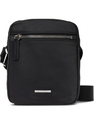Calvin Klein Erkek Ayarlanabilir Askılı Fermuarlı Ön Bölmeli Siyah Omuz Çantası LV04D3176G-UB1
