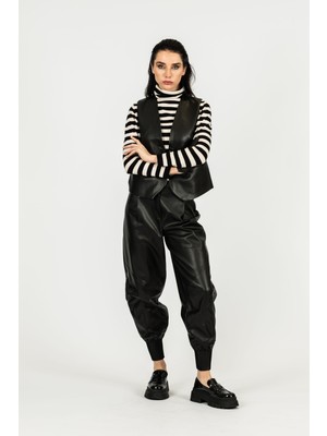 By Özlem Yazan Büzgülü Paça Rahat Kesim Deri Kadın Pantolon