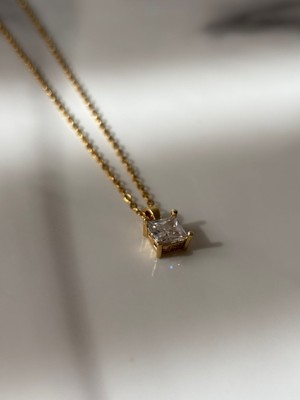 Gold Tektaş Model Kolye