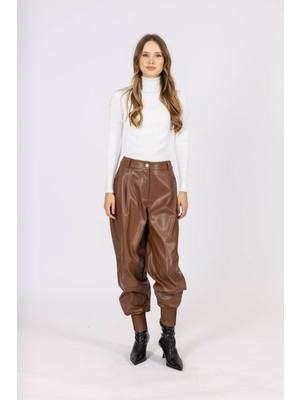 By Özlem Yazan Büzgülü Paça Rahat Kesim Deri Kadın Pantolon