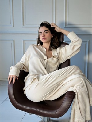 Retrobird Tasarım Saten Yüzeyli Bol Kesim Relax Pantolon Kadın Krem