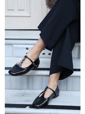 BeBeQ Fisher Siyah Toka Detaylı Kadın Ayakkabı Babet