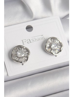 Moresun Buğz Pirinç Gümüş Renk Zirkon Taşlı Yonca Model Kadın Küpe