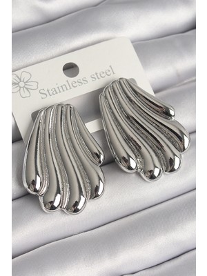 Moresun Buğz Pirinç Gümüş Renk Işlemeli Istiridye Model Kadın Küpe