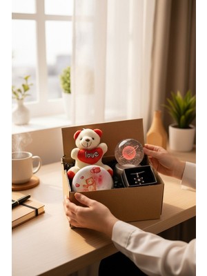 Lapidaria Sevgiliye Özel Hediye Seti | Satürn Küre, Ayıcık, Çelik Lotus Kolye ve Metal Kutuda Kokulu Mum