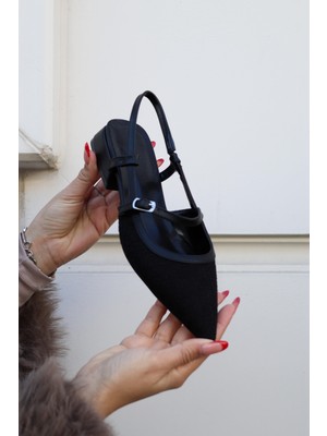 BeBeQ Jilly Siyah Kumas Desenli Toaklı Detayli Kısa Topuklu Taban Kadin Babet