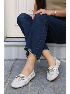 BeBeQ Azura Beyaz El Örgü Desenli Toka  Detaylı Düz Taban Kadın Babet